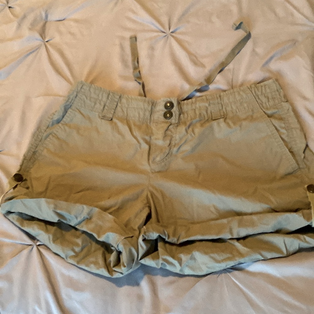 Gap Short Cargo Shorts - Size 6.